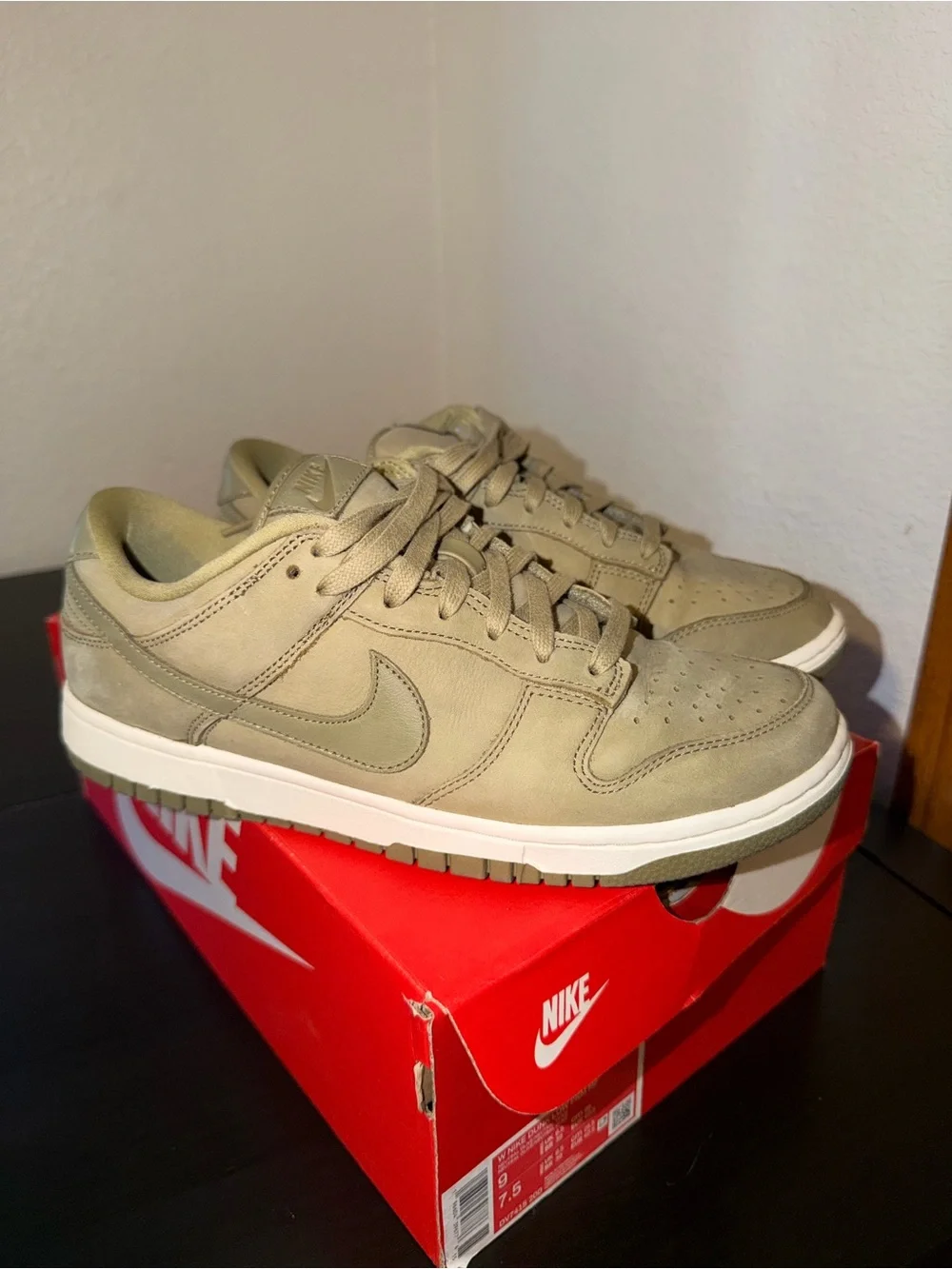 Nike Dunk Low in Olive Green/Tan